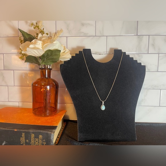 925 Sterling Silver Necklace / Pendant with a Larimar pear shaped gemstone. - Picture 1 of 12